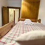 Avet, Acogedor En * Llivia